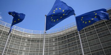 EU Sanctions Syrian Militia Leaders, Lifts Most Sanctions on Damascus