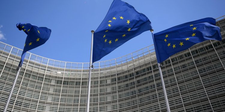 EU Sanctions Syrian Militia Leaders, Lifts Most Sanctions on Damascus