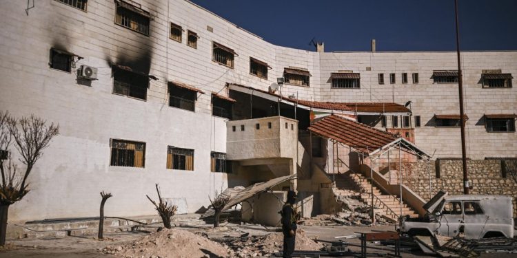 Syrian Network for Human Rights: 89 Arbitrary Arrests in April Alone