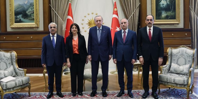 Erdogan Meets Peoples’ Equality and Democracy Party Delegation