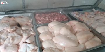 العظام وأرجل الدجاج بديل اللحوم على موائد السوريين