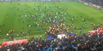 مباراة كرة قدم تتحول إلى ‘‘حلبة مصارعة’’ في الدوري التركي والفيفا تعلق