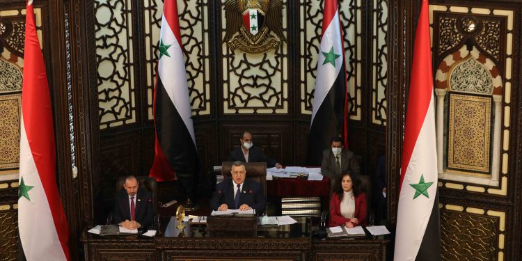 حجب الثقة عن عضو في “مجلس الشعب” السوري بسبب الفساد