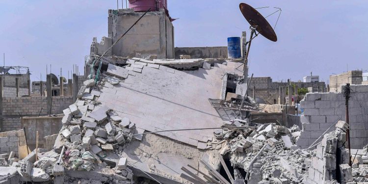 جرحى في غارة إسرائيلية على أحد المباني بريف دمشق