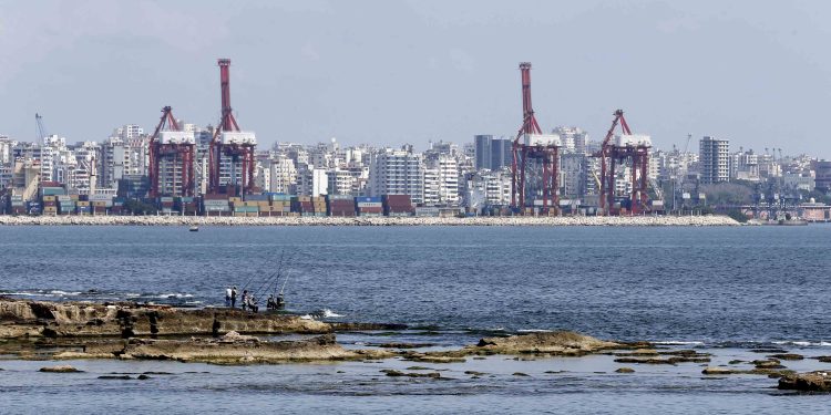 إغلاق الموانئ السورية بعد تحذيرات من ارتفاع الموج وازدياد سرعة الرياح