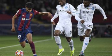 برشلونة يقصي نابولي ويتأهل إلى ربع نهائي دوري الأبطال