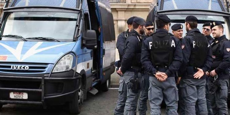 بتهمة “الإرهاب”.. إيطاليا تعتقل سوريين اثنين