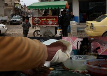 صدفة غيّرت حياة بائع فطائر في بلدة الأتارب بريف حلب