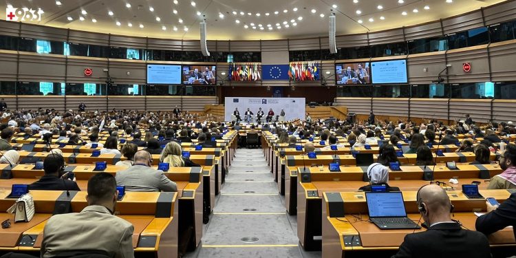 على هامش بروكسل.. الاتحاد الأوروبي: الحل السياسي في سوريا أولاً