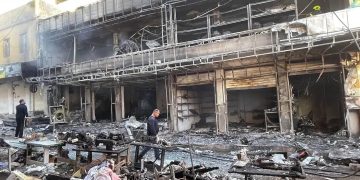 حريق ضخم يلتهم عشرات المحال التجارية بدهوك في كردستان العراق