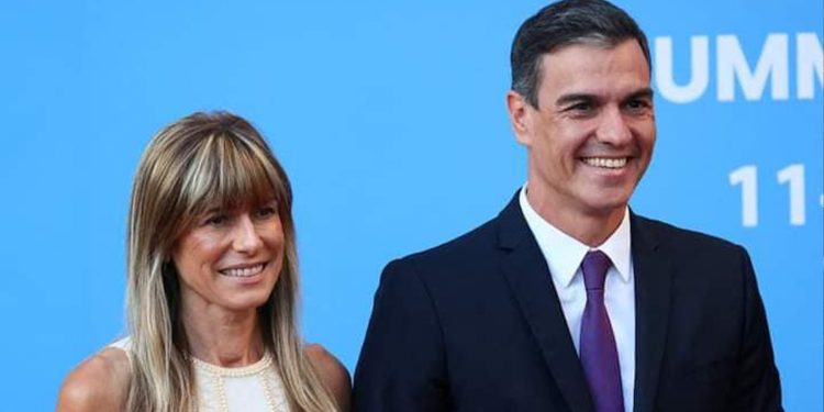 رئيس الوزراء الإسباني يفكر بالإستقالة.. والسبب غريب