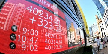 تفاؤل خفض أسعار الفائدة ينعكس على أسهم مصر والخليج