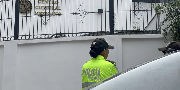 توترات وقطع علاقات بين الإكوادور والمكسيك على خلفية اقتحام سفارة الأخيرة