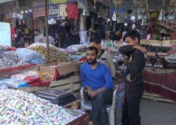 معايدات عن بعد وتدوير للملابس.. هكذا سيحتفل السوريون بعيد الفطر