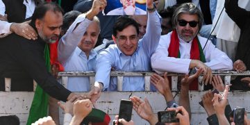 محكمة باكستانية تقبل طعن عمران خان بالسجن 14 عاماً