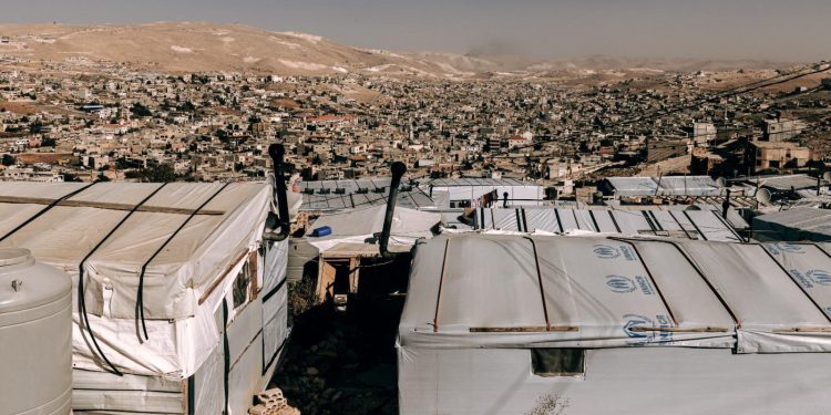 وزير لبناني يدعو لإعادة السوريين إلى بلادهم أو ترحيلهم لبلد ثالث