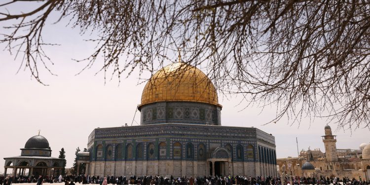 إصابة شخصين بعملية دهس في القدس الغربية