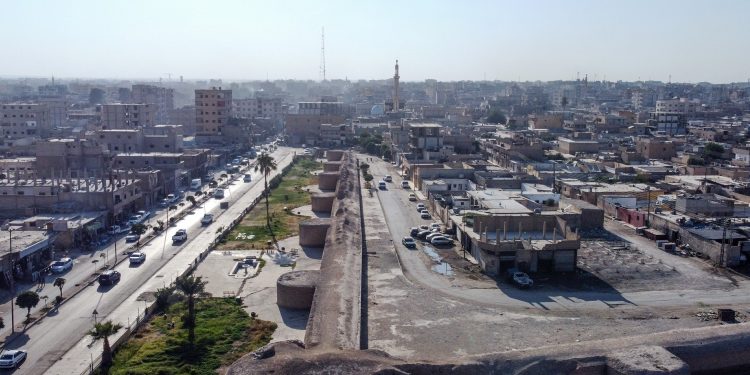 شاب يعتدي على طفلة في الرقة
