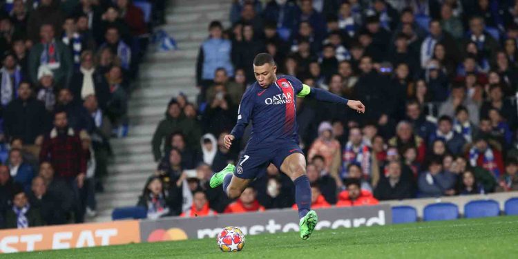 مبابي يحقق رقماً قياسياً جديداً عادل فيه كريستيانو رونالدو