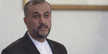 التنقل بين عدة أبنية فقط.. وزير الخارجية الإيراني يخضع للإقامة الجبرية في نيويورك