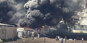 مخيم للاجئين يحترق شرق لبنان