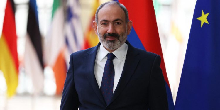 مروحية رئيس وزراء أرمينيا تهبط اضطرارياً