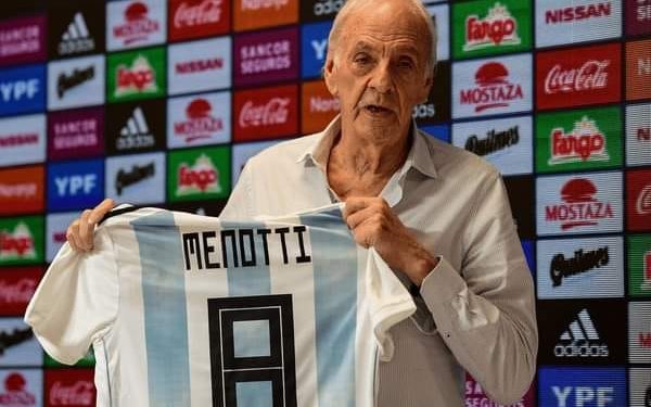 وفاة مدرب المنتخب الأرجنتين الحاصل على أول لقب مونديال للتانغو