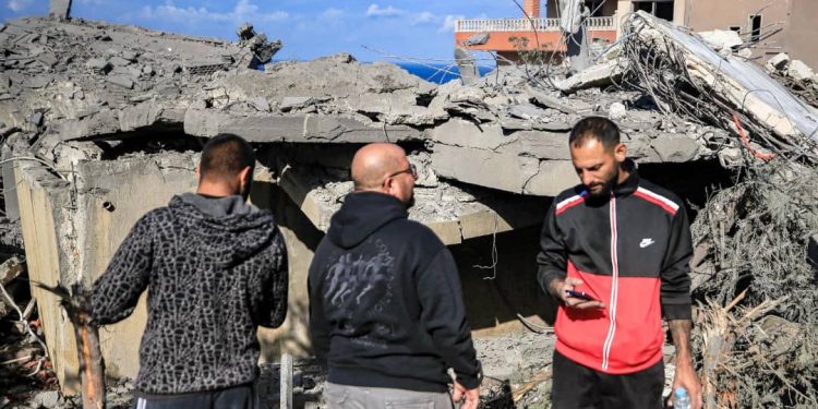 في جنوب لبنان.. هدوء الجنازات فرصةٌ لتفقد المنازل المهجورة