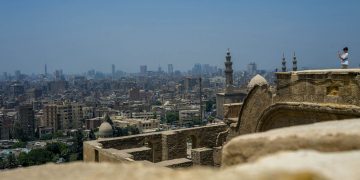 “مدمن مخدرات”.. رجل يقتل طفلته “ذبحاً” بريف مصر