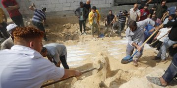 العثور على مقبرة جماعية جديدة في قطاع غزة