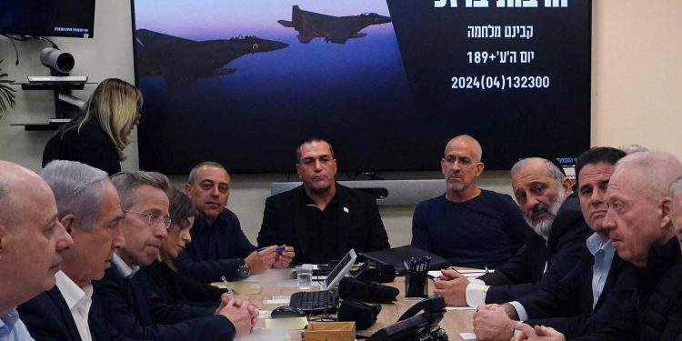 وزراء إسرائيليون يجتمعون اليوم لبحث الهدنة في غزة