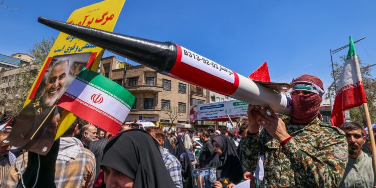“الثوري الإيراني” يدخل شحنة صواريخ جديدة إلى دير الزور