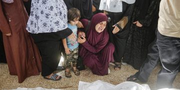 اتهامات فلسطينية لإسرائيل بارتكاب “مجزرة” في رفح
