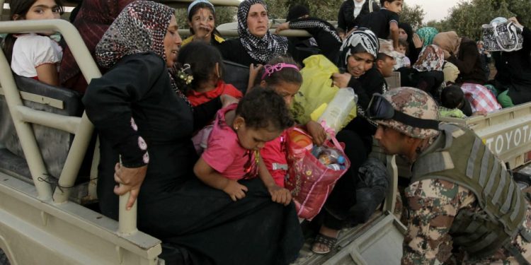 الأغذية العالمي يعتزم إيقاف المساعدات لآلاف اللاجئين بالأردن