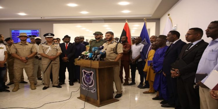 السجن 8 سنوات لسوريين احتجزوا رهائن في ليبيا