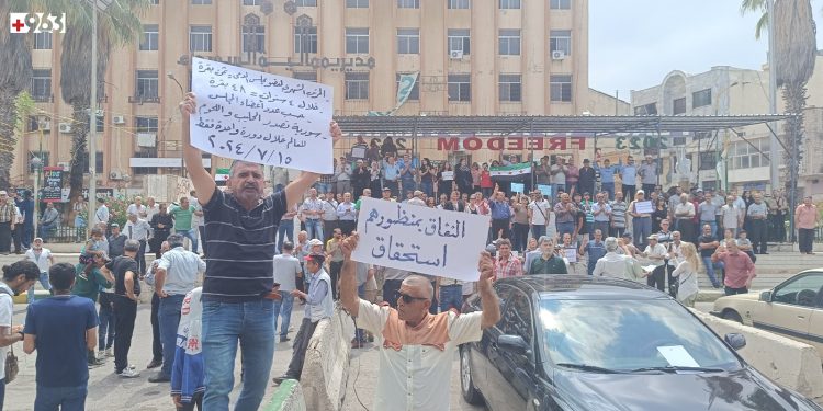 جراء إطلاق نار.. أنباء عن جرحى في صفوف المحتجين بالسويداء