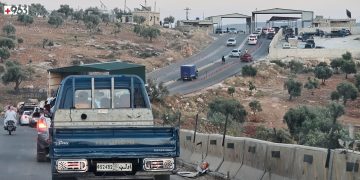 “تحرير الشام” تحتجز عشرات السيارات في معبر أطمة بإدلب