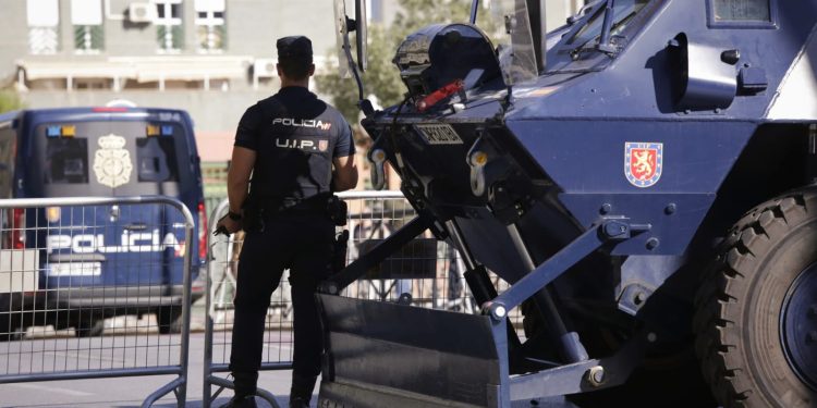 بعملية مشتركة.. ضبط شبكة لتزويد “حزب الله” بمعدات طيران في إسبانيا وألمانيا