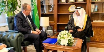 الخارجية السعودية تبحث الأوضاع في سوريا مع مسؤولين من الأمم المتحدة وروسيا