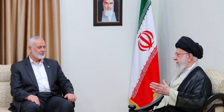 انتقاماً لهنية… علي خامنئي يأمر بضرب إسرائيل!