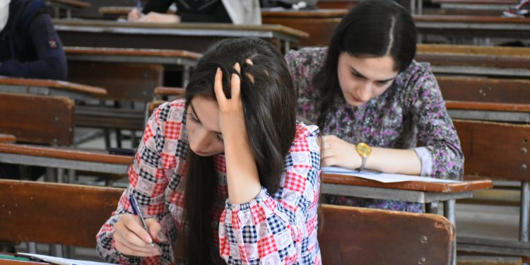 ما أسباب انخفاض معدلات القبول الجامعي في سوريا؟