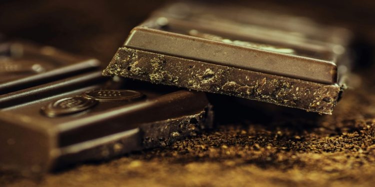 دراسة حديثة تكشف عن خطر في الشوكولا السوداء ومنتجات الكاكاو