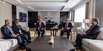 وفد معارض سوري يجتمع مع وزير الخارجية التركي