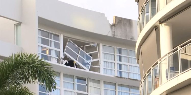 أستراليا.. مقتل قائد طائرة إثر اصطدامه بسطح مبنى