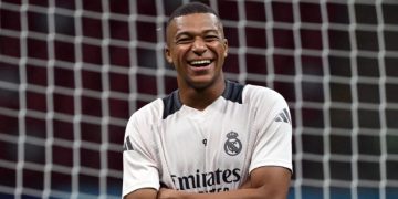 مبابي يخوض مباراته الرسمية الأولى مع ريال مدريد في السوبر الأوروبية