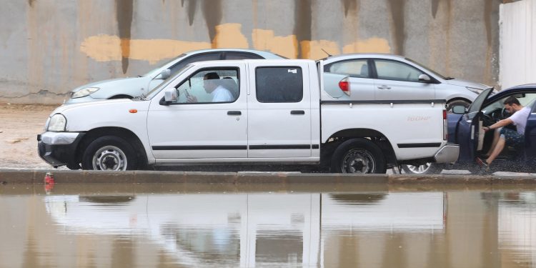 وفاة 5 أشخاص من عائلة واحدة جرّاء سيول جارفة في السعودية