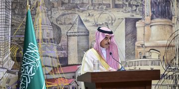 وزير الخارجية السعودي يهنئ نظيره الإيراني بتوليه منصبه