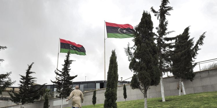 ليبيا تعلن تفكيك شبكة إتجار بالبشر