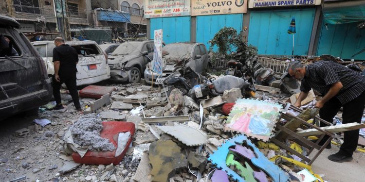 أكثر من 100 قتيل وجريح بالغارات الإسرائيلية على لبنان