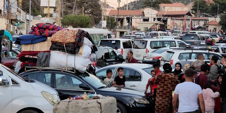الأمم المتحدة: 100 ألف فروا من لبنان إلى سوريا